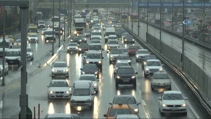 İstanbul'da Sağanak Yağış Etkili Oluyor