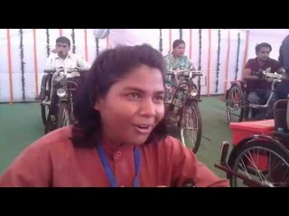 Cabinet Minister give tricycle at allahabad