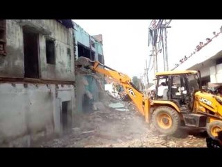 Illegal House parts broken by administration in Aligarh