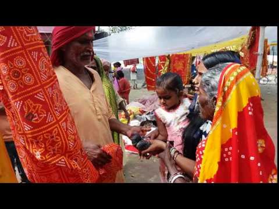 There is a tradition to fly pigeons in this temple