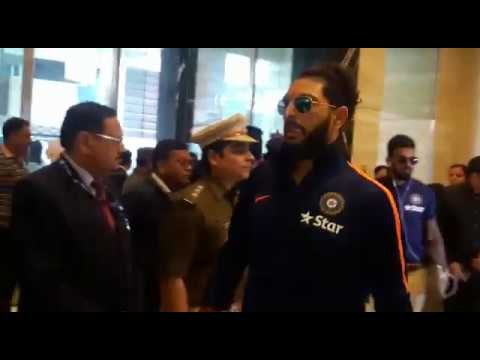 Indian and England cricket team arrive kanpur for their first T20 match