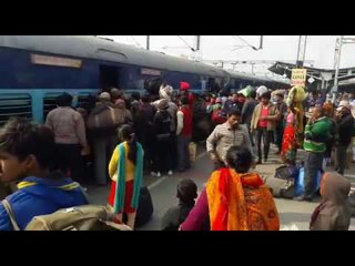 Download Video: Crowd of passengers at Muzaffarpur Junction