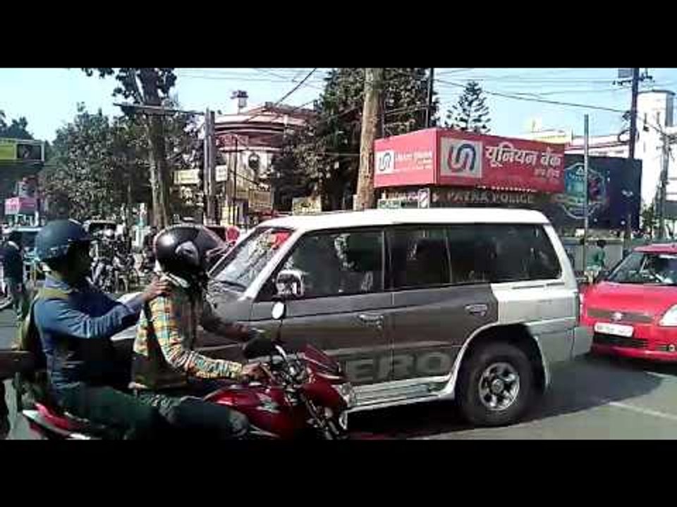 vehicles in queue after end of human chain