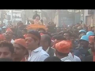 Télécharger la video: Prime Minister Narendra Modi Road Show at Varanasi