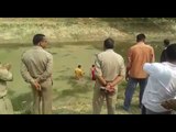 UP Police finding 7 Lakh Rupees in Lake