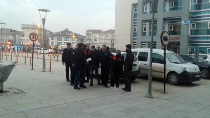 Lise öğrencisini bıçaklayıp tarlaya attılar