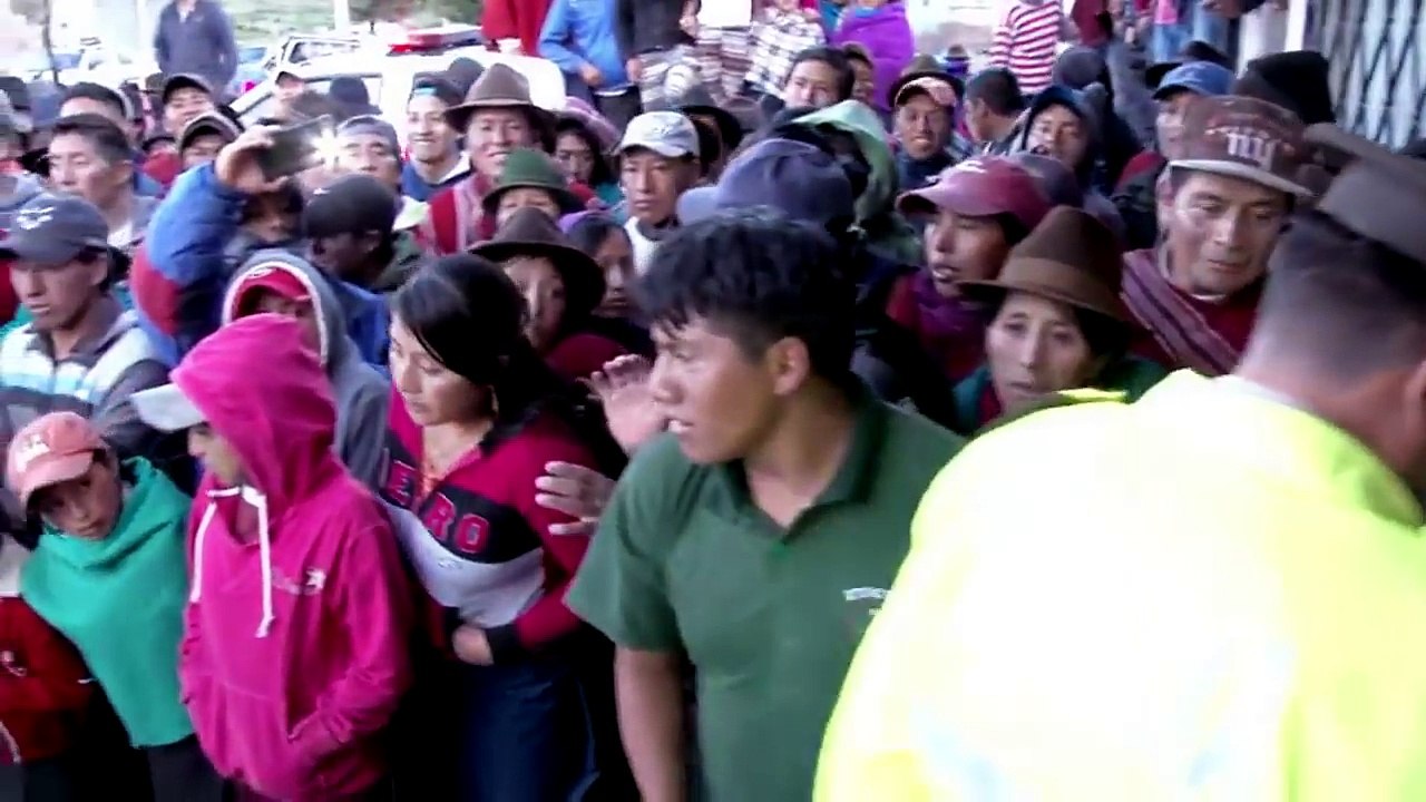 Justicia indigena en Ecuador - Castigan a malhechores y delincuentes