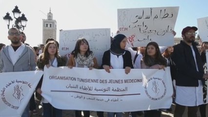 Protestas en Túnez para pedir una reforma de los estudios de medicina (C)