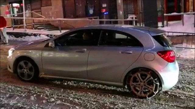 Honte de la journée : il a des chaines mais les monte sur les roues arrières