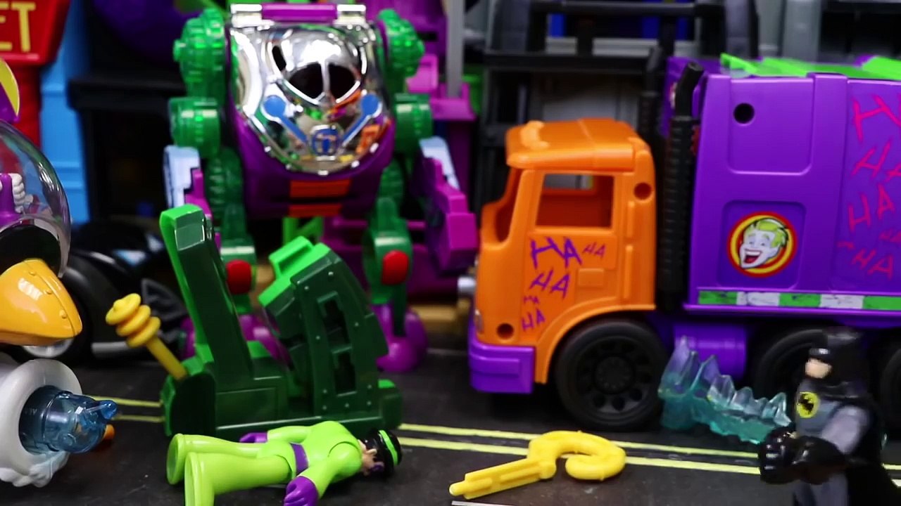 Batman Batbot Xtreme Rescues the Justice League
