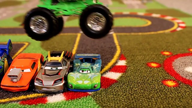 Тачки против Хот Вилс Молния Маквин vs Монстер Джем Мультики про машинки Быстрее Выше Сильнее