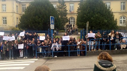 Mirecourt : les lycéens manifestent