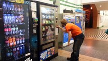 kid puts $100 in vending machine, then this happens...