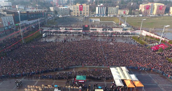 Afrin Şehidinin Cenaze Törenine On Binlerce İnsan Katıldı