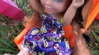 Anna and Elsa Toddlers Playground #1 Disney Frozen Dolls Kid Go to the Park Play Area Toys In Action