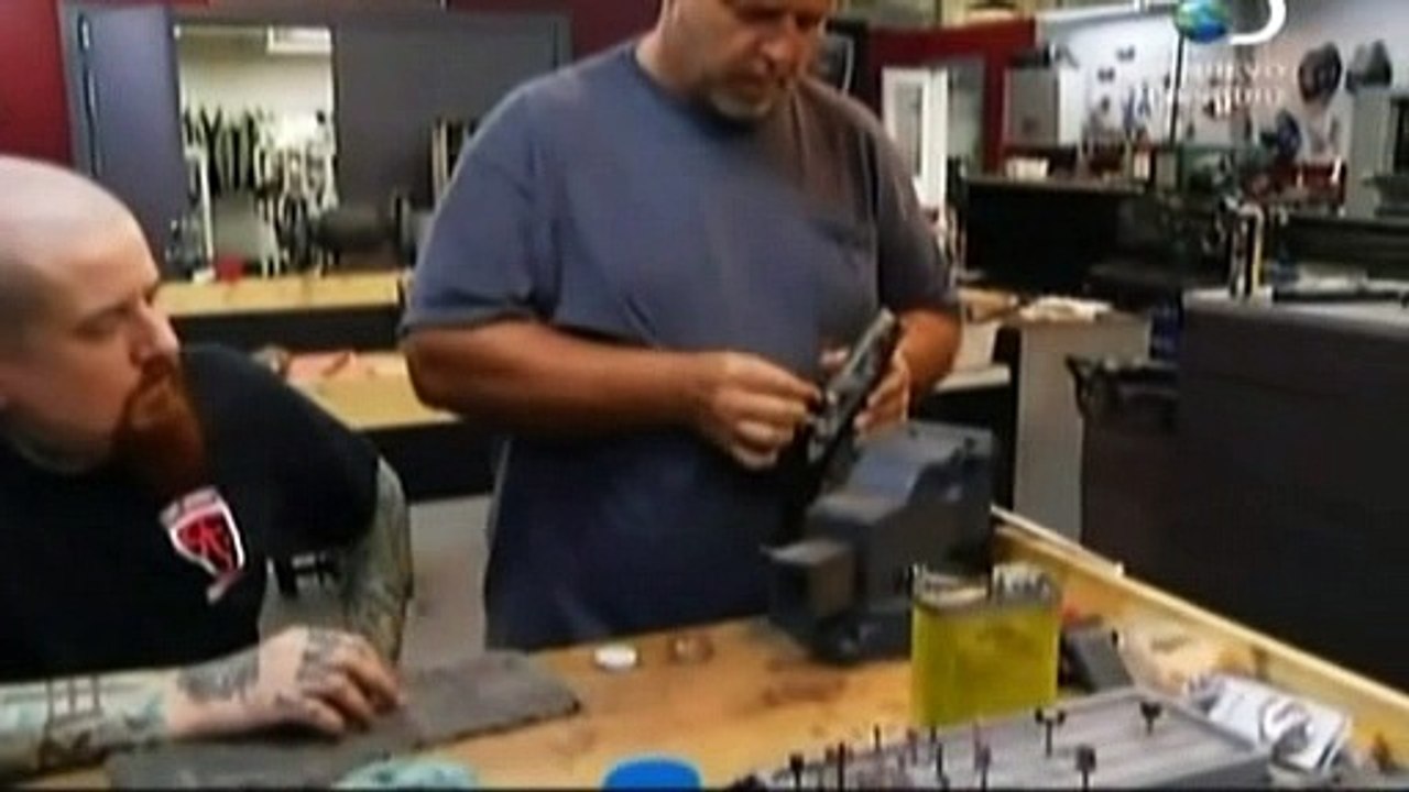 Aficionados A Las Armas - T1 - 07 - Ametralladora a Control Remoto - Discovery Channel (2011)