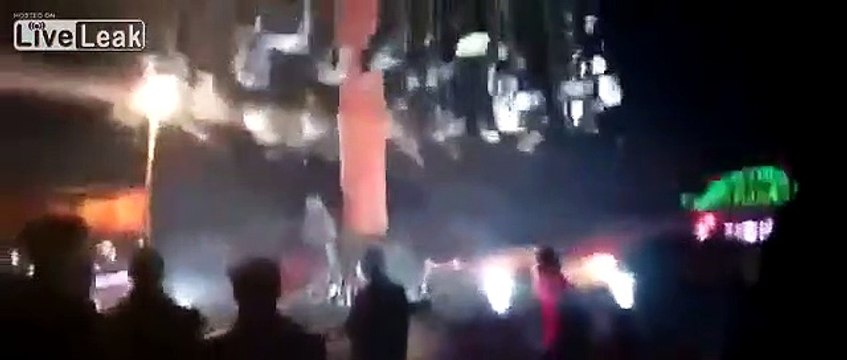 Un manège lache d'un coup en Chine... Images terrifiantes