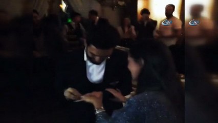 Arda Turan'dan Aslıhan Doğan'a evlenme teklifi