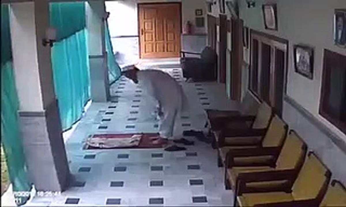 Namaz Ke Doran Zalazle Ke Jhatke...
