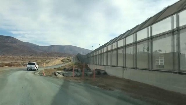 Трамп просит Конгресс дать ему еще денег