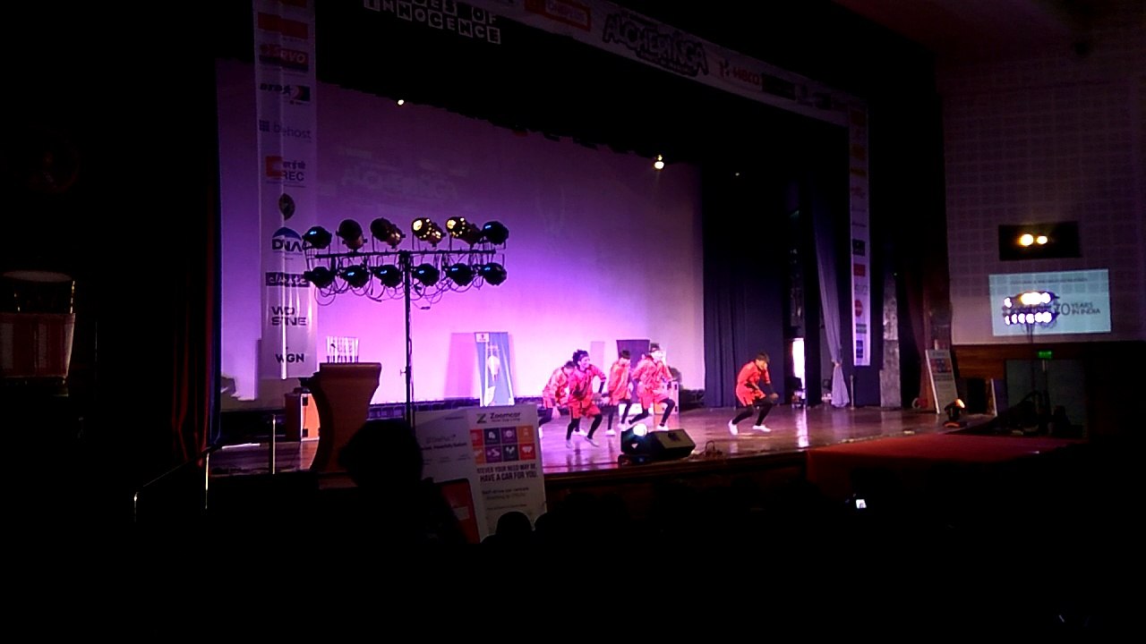 Raktasarit dance performance