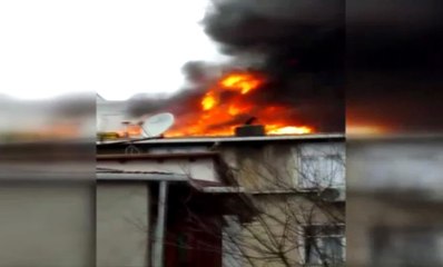 Beyoğlu'nda 4 Katlı Binanın Çatısı Alev Alev Yandı