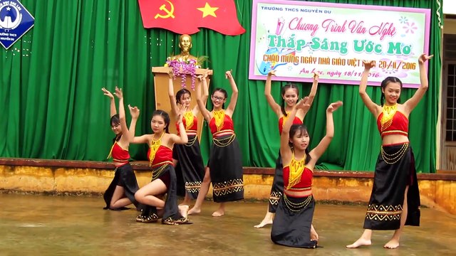 Tiết mục múa vô cùng đặc sắc, dân nghệ thuật cũng phải nể -Đáng khen (9A9)