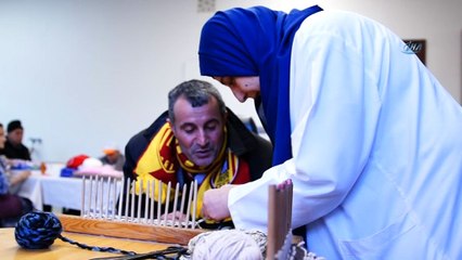 İşini bırakıp ‘yaşlı ve kimsesizlerin annesi’ oldu