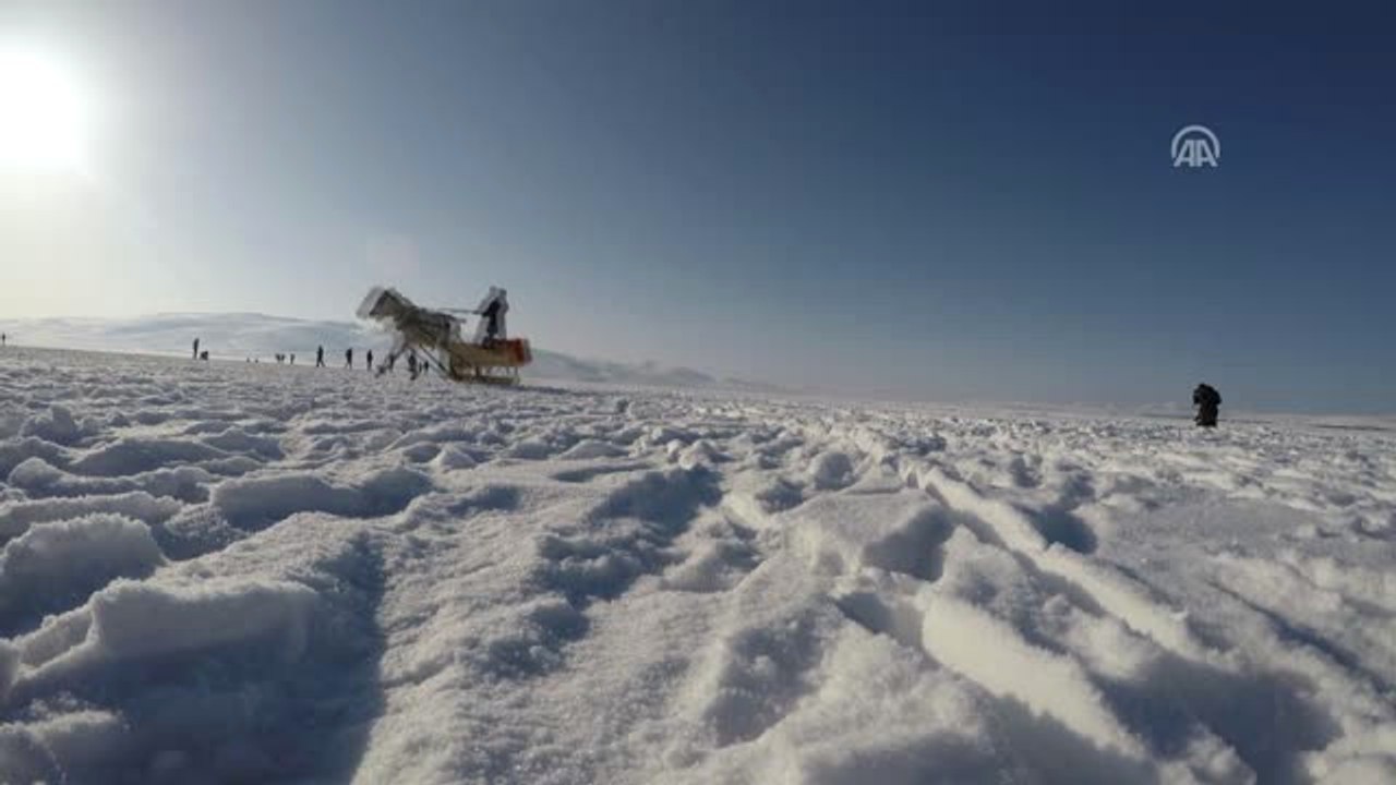 Buzla Kaplı Gölün Vazgeçilmezi: "Atlı Kızak"