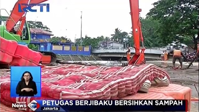 Pascabanjir, Kasur hingga Kulkas Nyangkut di Pintu Air Manggarai