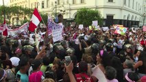 Cientos marchan y piden pena de muerte contra violadores en Perú