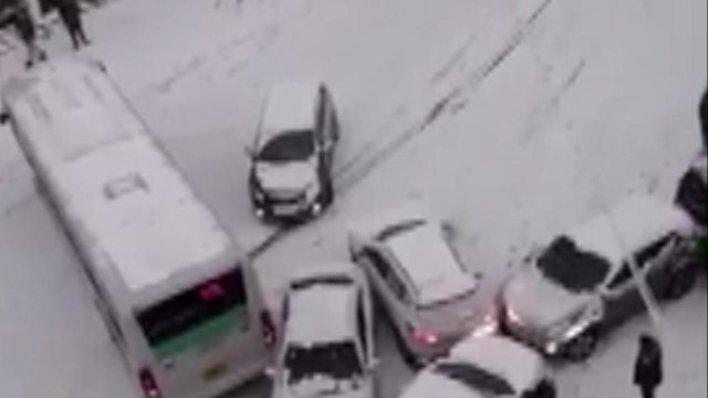 제주 아침 출근길 '폭설'...곳곳에서 '혼란' 극심 / YTN