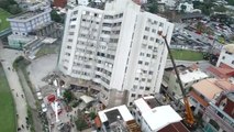 건물 통째 기우뚱...타이완 지진 사상자 증가 · 여진공포 / YTN