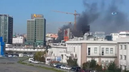 Yenibosna'da Bir İnşaatta İşçilerin Kaldığı Konteynerda Yangın Çıktı