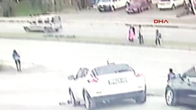 Zonguldak Aynı Yolda İki Kaza Kameralara Yansıdı