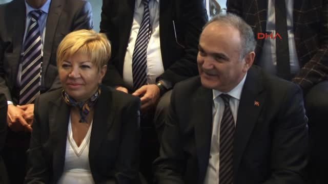 İzmir Bakan Özlü İzmir'i Teknoloji Üssü Yapmak İçin Fikri Katkı Bekliyoruz