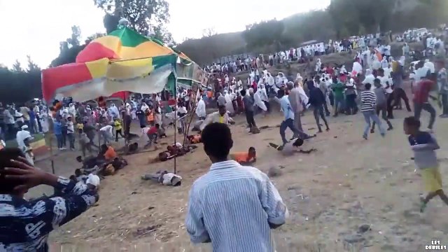 En plein festival en Inde, plusieurs hommes se font électrocuter et chute au sol