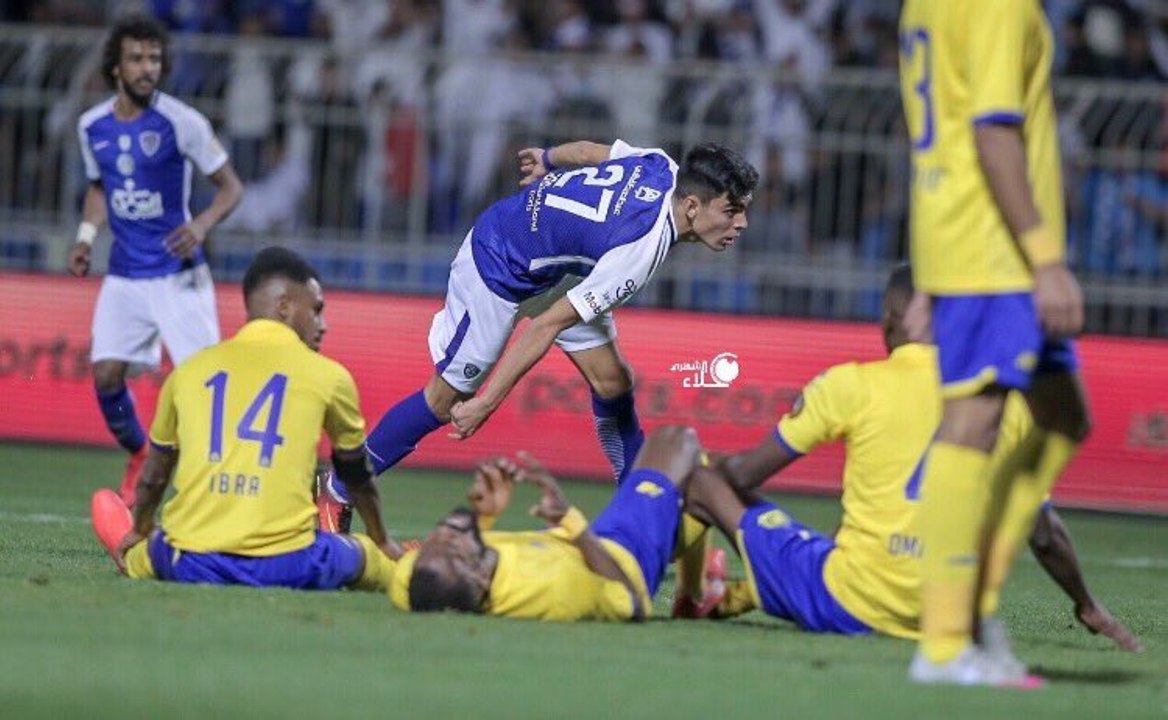 تحركات أشرف بنشرقي في أول مباراة له مع الهلال ضد النصر
