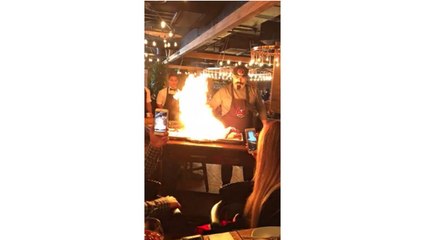 Un cuisinier fait des flammes dans un restaurant (Fail)