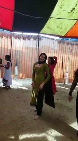 اتنا سیکسی ڈانس آپ نے کبھی نہیں دیکھا ہو گا دیھکیں اور شیئر کریں