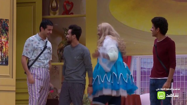 #مسرح_مصر | فيديو مضحك .. محمد أنور يطلب من عازف الأورج إرسال رسالة لوالدته عبر قناة MBC مصر