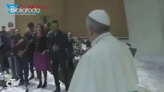 Alex Campos canta para el Papa Francisco en el Vaticano