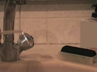 Deviation d'un filet d'eau avec un stylot