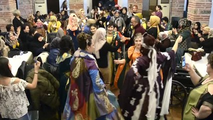 Bursa'da Engelli Genç Kızlara Temsili "Kına Gecesi"