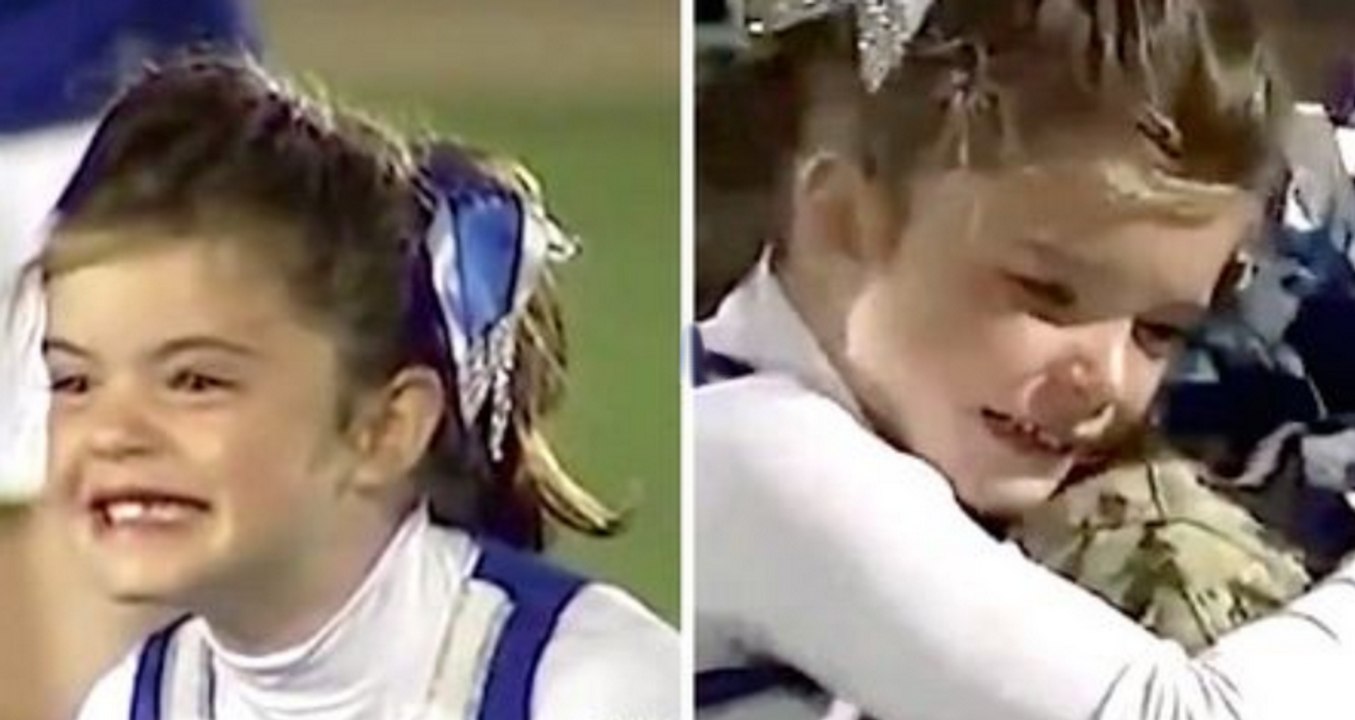 Cette petite fille a fondu en larmes en pleins de son spectacle scolaire après avoir entendu le nom de son papa! La raison est vraiment touchante!