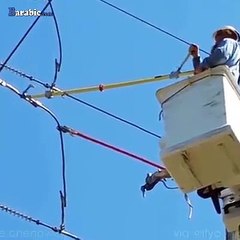 قطع خطوط الطاقة الكهربائية العالية