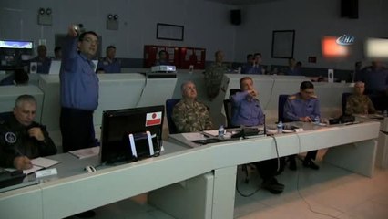 Genelkurmay Başkanı Akar Gözetleme Koordinasyon Merkezi'nde İncelemelerde Bulundu