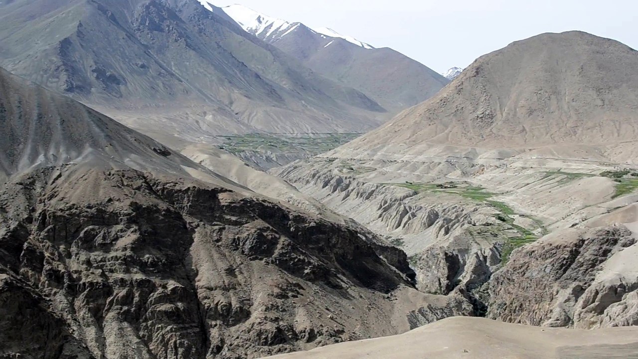 approaching khardung village
