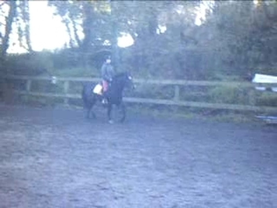 SUR LE DROIT A MAIN DROITE
