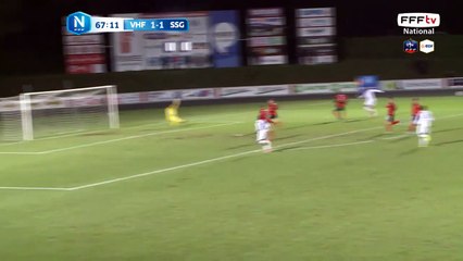 Arrêt du goal qui sort ce ballon